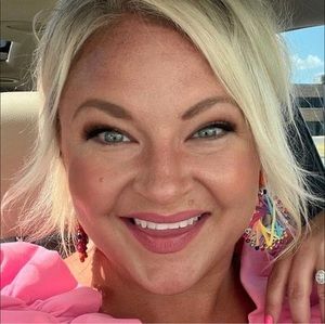 Meet your Posher, Courtney